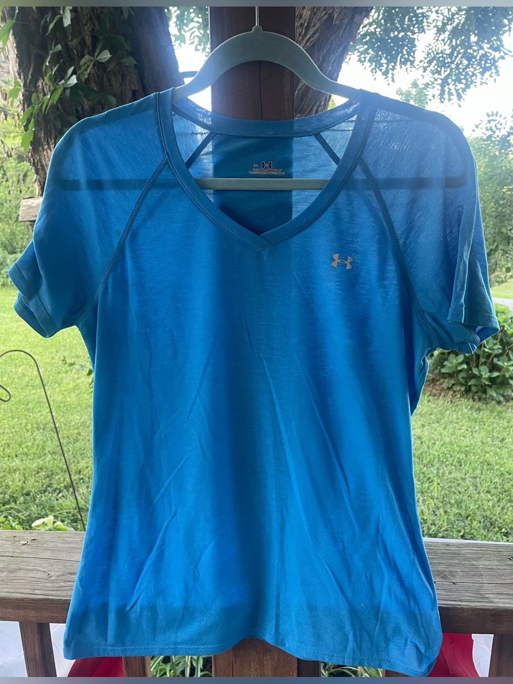 Under Armour Women’s Bright Blue V-Neck Performance Tee Size Medium